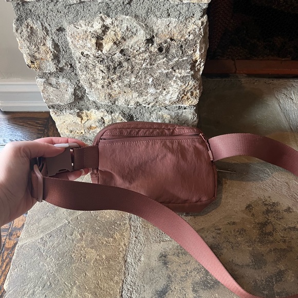Host pick π Lululemon OG Spiced Chai Belt Bag - Picture 2 of 5